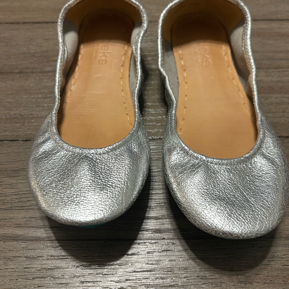 Like New Tieks Size 8 Silver Screen